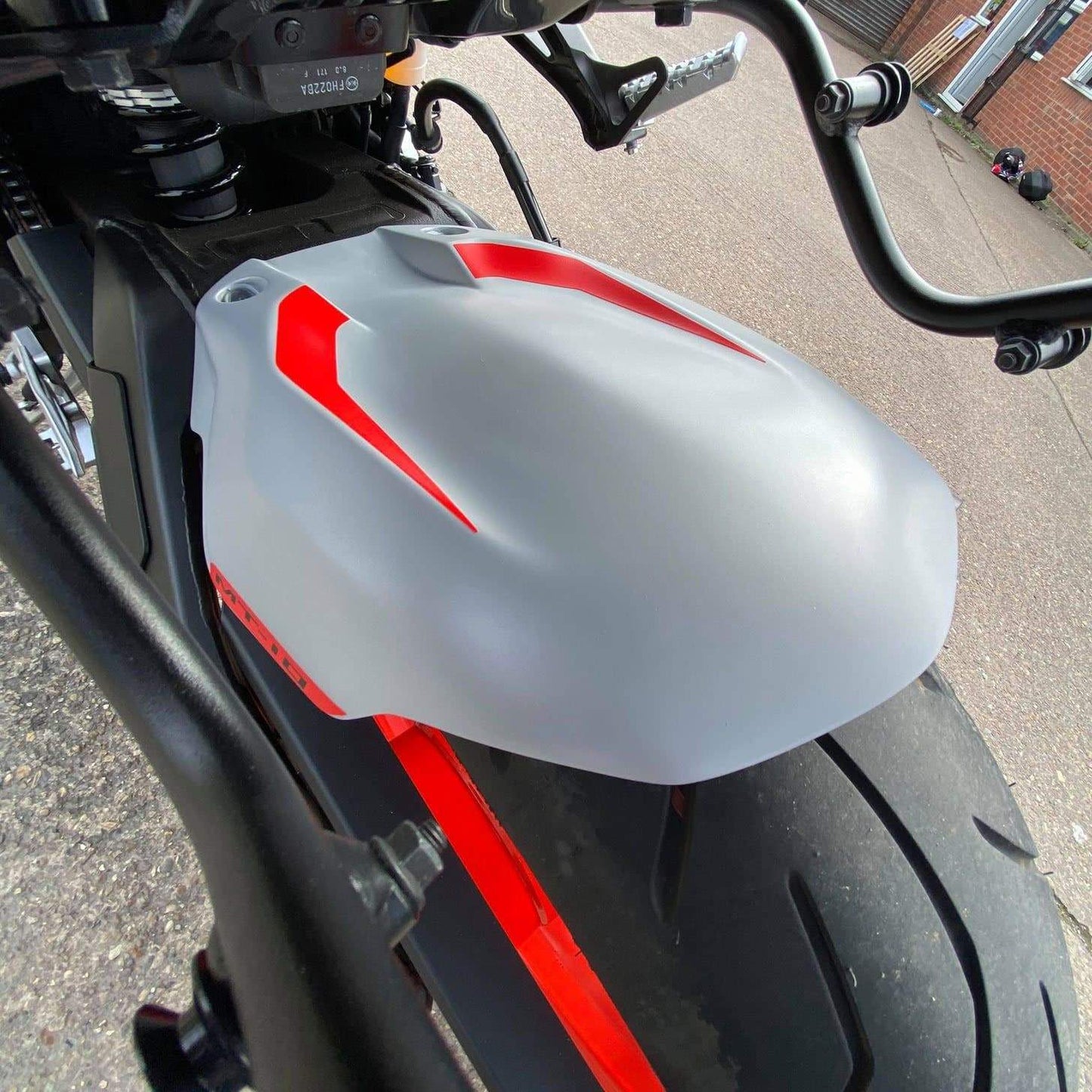 Hugger | Matte Grey (Ice Fluo) | Yamaha MT-10 2019> - Bikerr